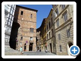Piazza del Duomo, Via Fusari