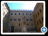 Siena
Palazzo Salimbeni in Piazza Salimbeni - worlds oldest bank (Monte de iPaschidi Siena1472)